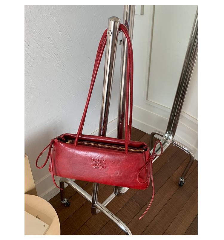 

Новая универсальная сумка из мягкой кожи, большая вместимость, женская сумка, сумка подмышку, модная премиальная текстурированная сумка-багет на плечо красный