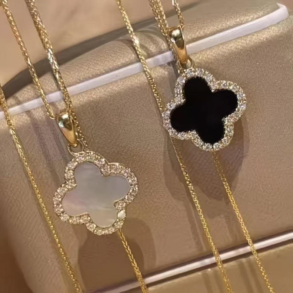 Autumn & Winter Women's Four-Leaf Clover Necklace: Small Fragrance Style, Trendy Clavicle Chain