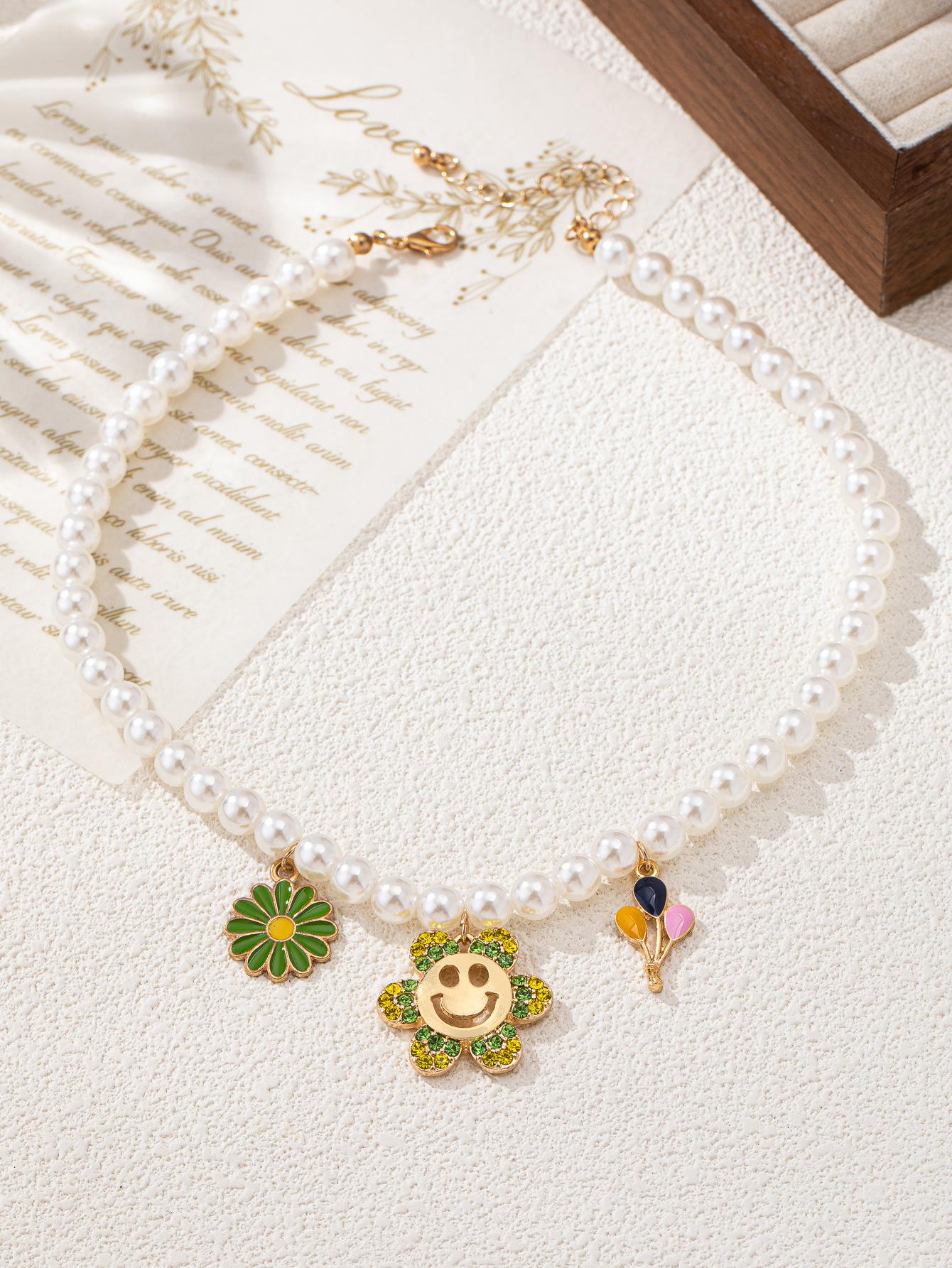 Temperament handmade beaded necklace simple and exquisite gem inlaid petal pendant