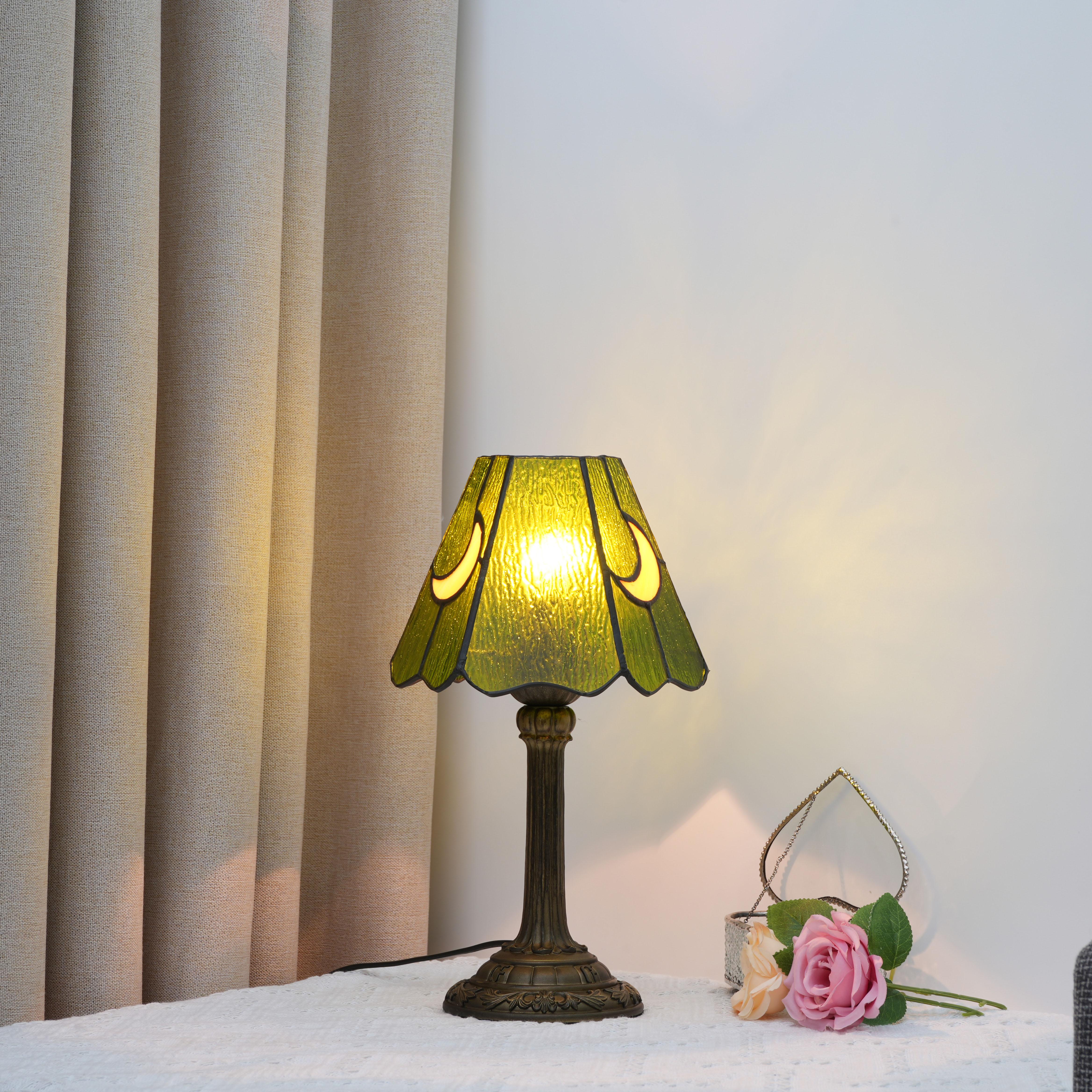 

Modern moon Stained Glass Table Lamp Cute Small Bedside Lamps for Living Room Home,Unique Aesthetic Home Decor Girls Gift US Plug зелёный