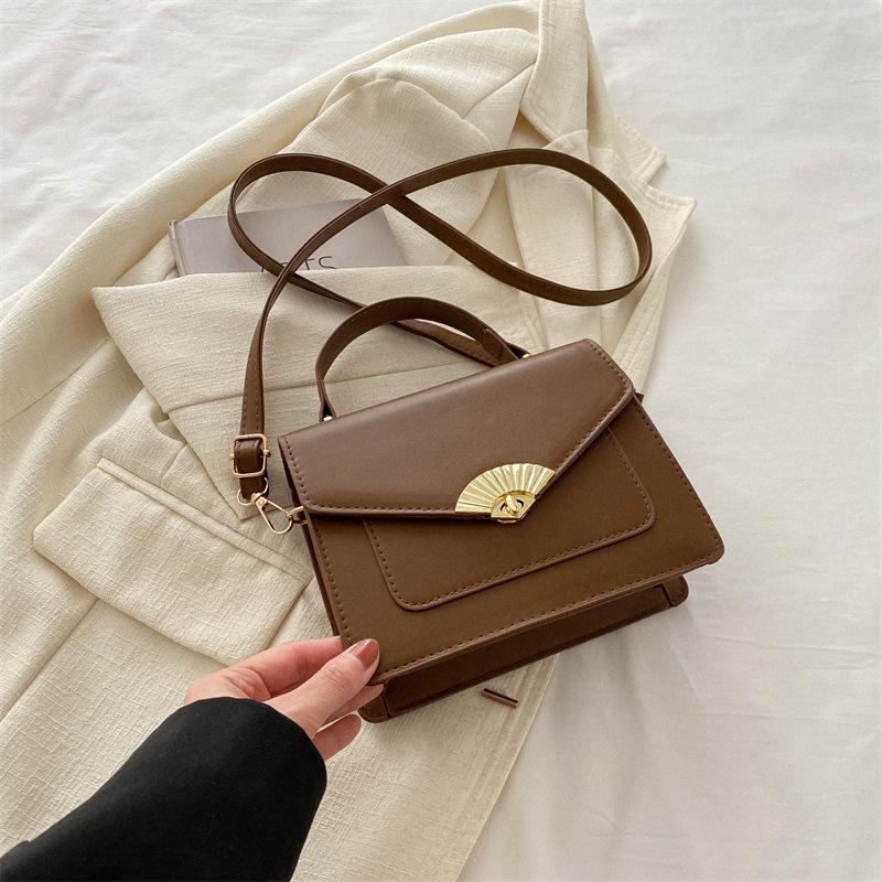 

Корейская версия женской текстурной сумки для работы 2025 весна новая универсальная ins сумка-мессенджер маленькая квадратная сумка темпераментная женская кофейный