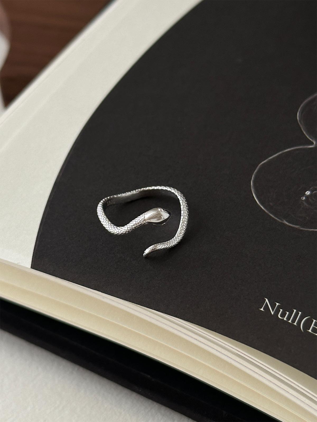 

Кольцо в форме змеи из стерлингового серебра 925 пробы, женское, высококачественное, холодное, ветровое кольцо, нишевый дизайн, нейтральный ветер, открытое кольцо для указательного пальца opening adjustable