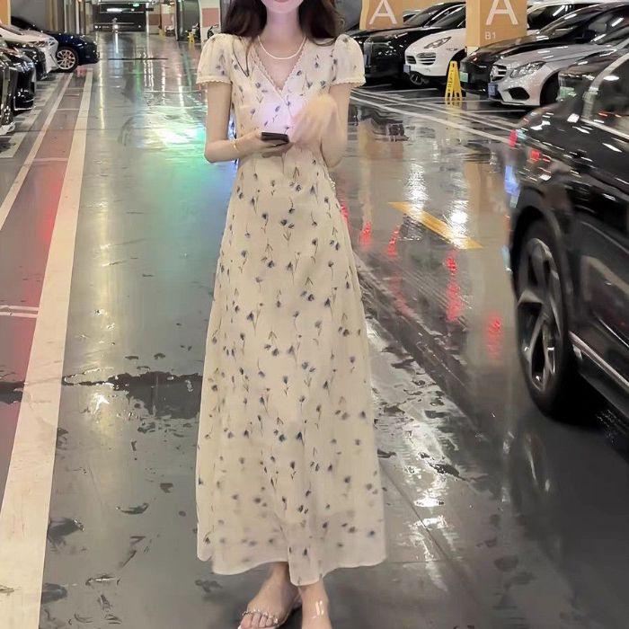 

Women s French Style Floral Lace V-Neck Maxi Dress: Summer Waist-Cinching Slim A-Line Design M