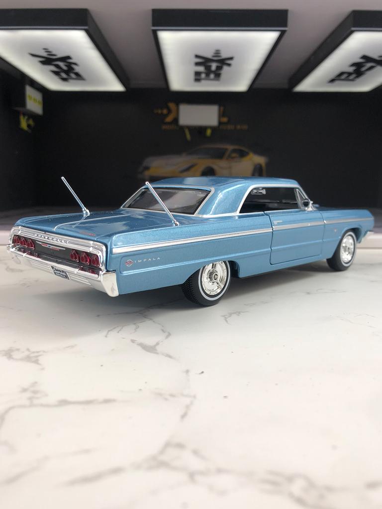Maisto 1:26 simulation zinc alloy 1964 Chevrolet lmpala SS model car, static ornament, metal collectible gift car