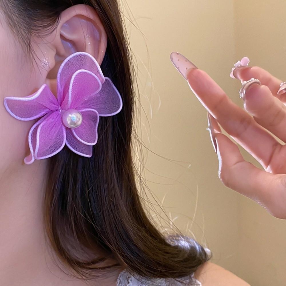 Big Floral Iron Mesh Flower Earrings Pearl Ladies Stud Earrings Women Floral Ear Studs Daily Wear