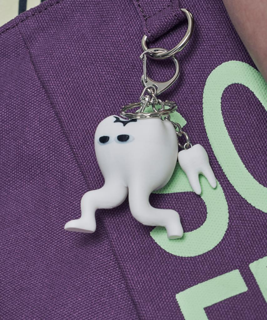 LOSERS CLUB Tooth Character Keyring White