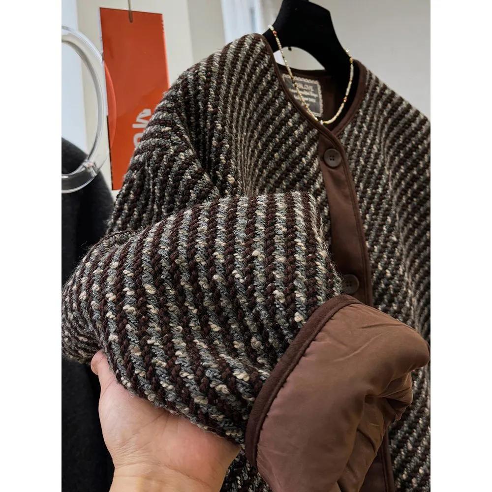 Women's Autumn/Winter Loose Commuter Round Neck Splicing Jacket Casual Cardigan with Elegant Appeal