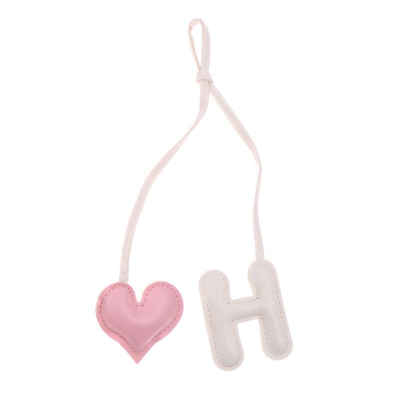 Leather Keychain Heart Letter Charm Pendant Keyring Fashion Simple All-Matching Bag Decoration Jewelry Accessories
