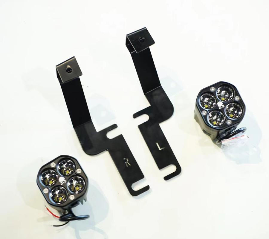 Base staffa faretto cofano, compatibile con Nissan Patrol 3.0 GR Y61 97-04 e Nissan Safari Y61.