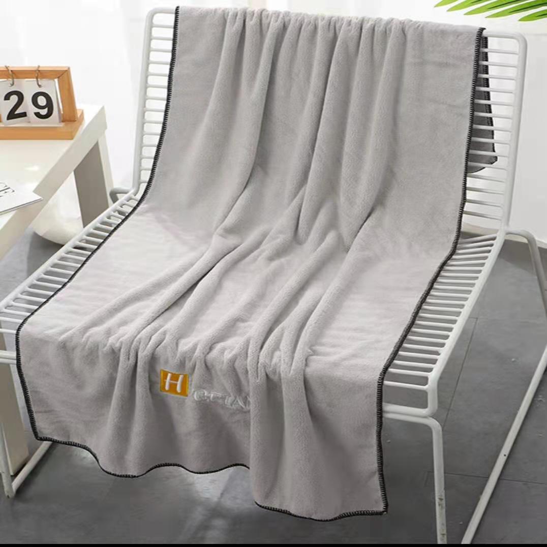 

Абсолютно новое полотенце из кораллового флиса для взрослых, домашнее полотенце из чистого хлопка для мужчин и женщин, мягкое впитывающее толстое банное полотенце для путешествий 33X70 CM светло-серый