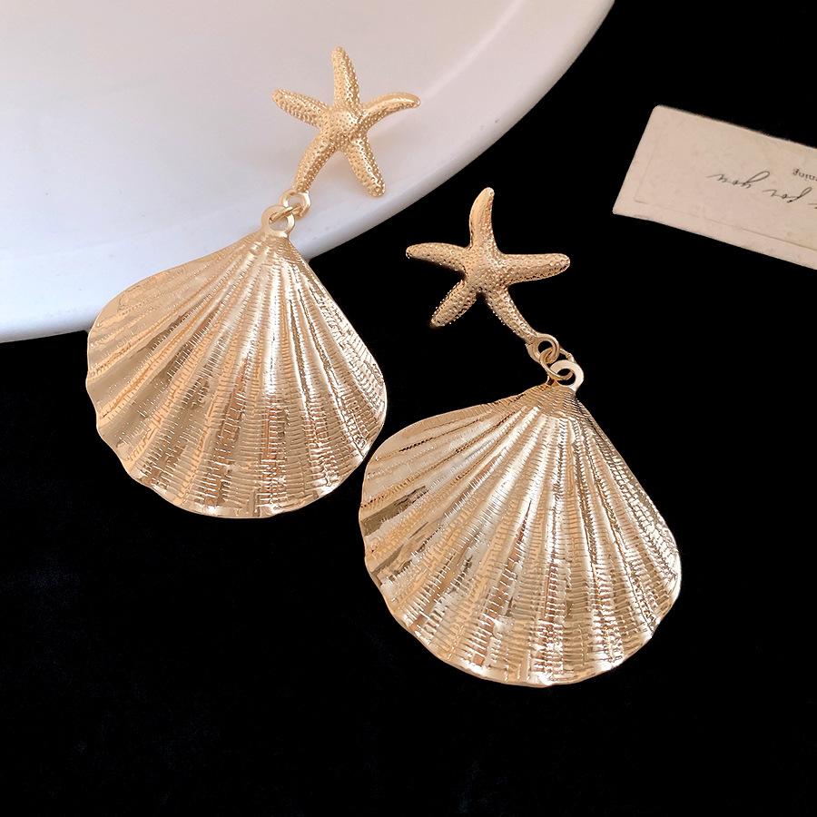 European and American silver needle metal pleated shell earrings fashionable simple vacation style studs light luxury high-end earrings