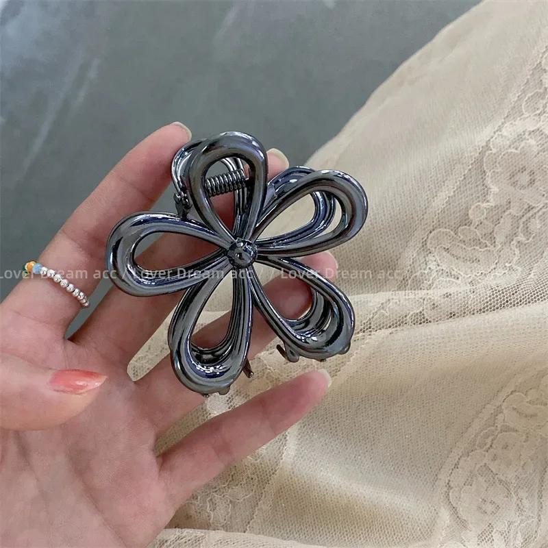 Metal Hollow Flower Hair Claw Korean Fashion Women Girls Party Hairpin Hair Crab Fashion Ponytail Hairpin Claw Hair Accessories