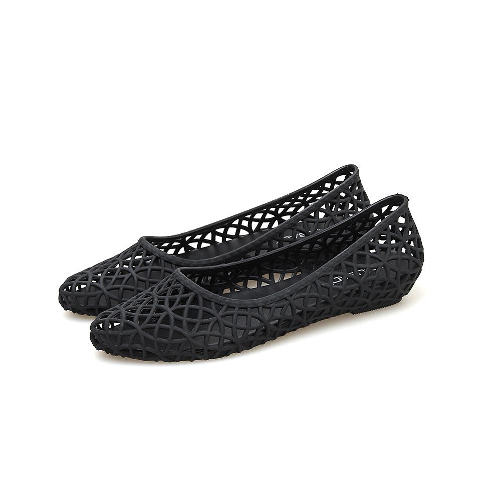Fashion Sandals Women's Summer Flat 2025 New Versatile Work Shoes Hollow Non-slip Beach Shoes