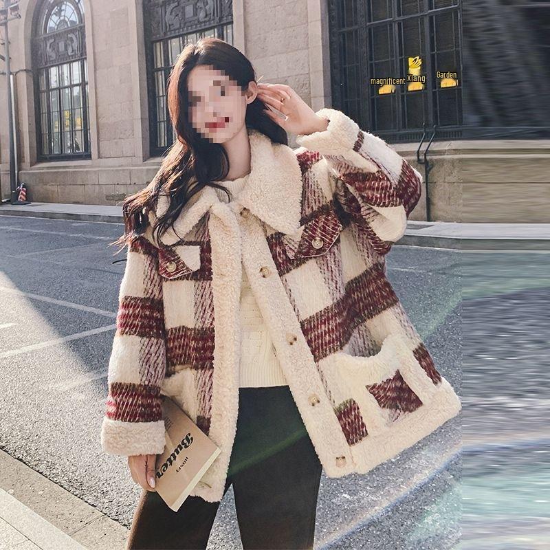 Petite Women's Retro Plaid Faux Lambswool Coat - Korean British Style for Autumn/Winter 2024