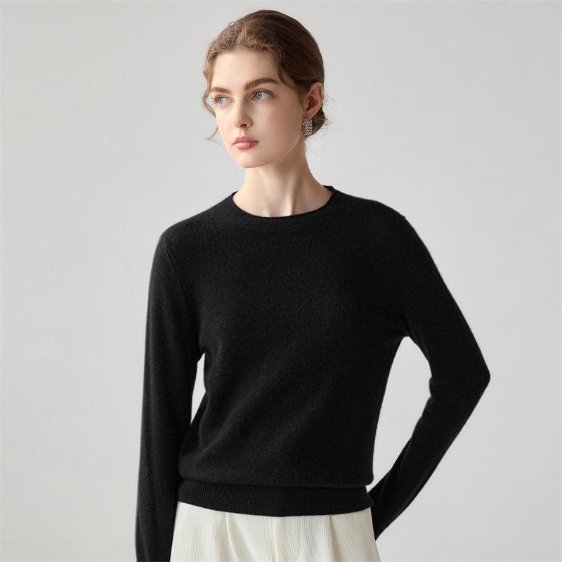 Luxuriously Soft 100% Cashmere Women's Sweater: Round Neck, Solid Color, Relaxed Fit, Perfect for Autumn and Winter.