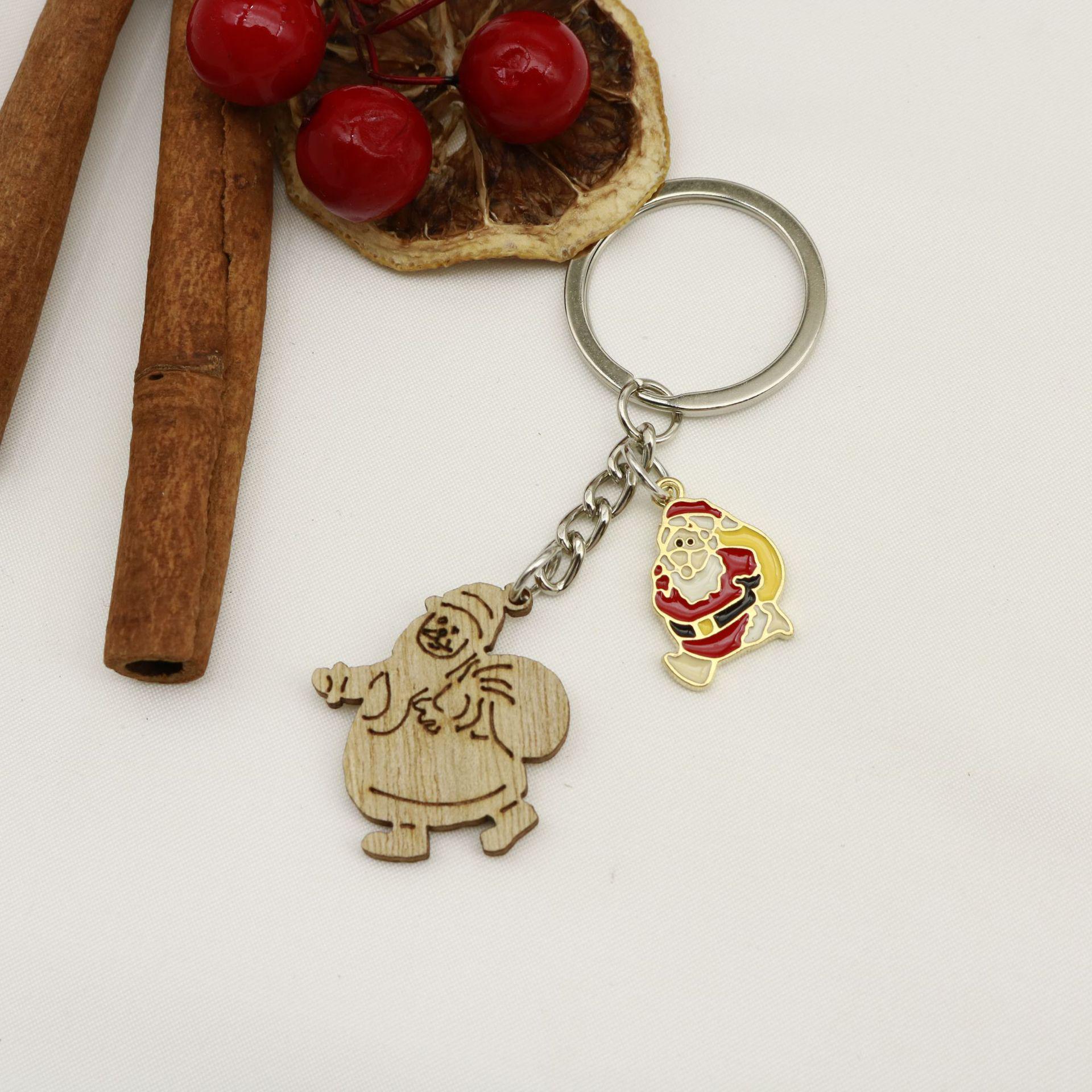 Mom Letter Graffiti Wooden Keychain Pendant - Creative European American Gift