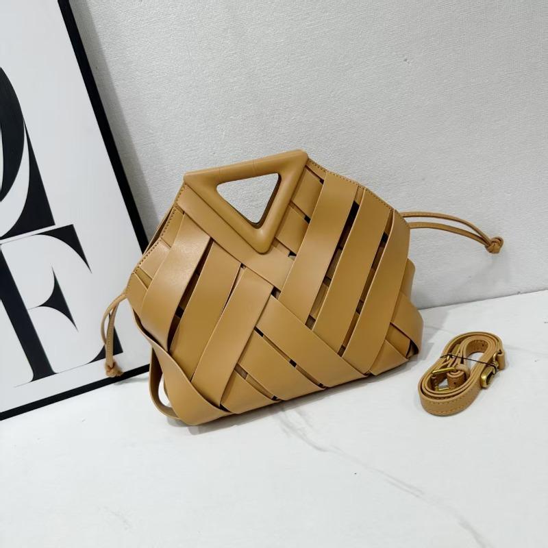 Nova cesta de vegetais bolsa feminina tecida triângulo invertido fivela magnética bolsa gaiola de pássaro bolsa de mão tiracolo mensageiro