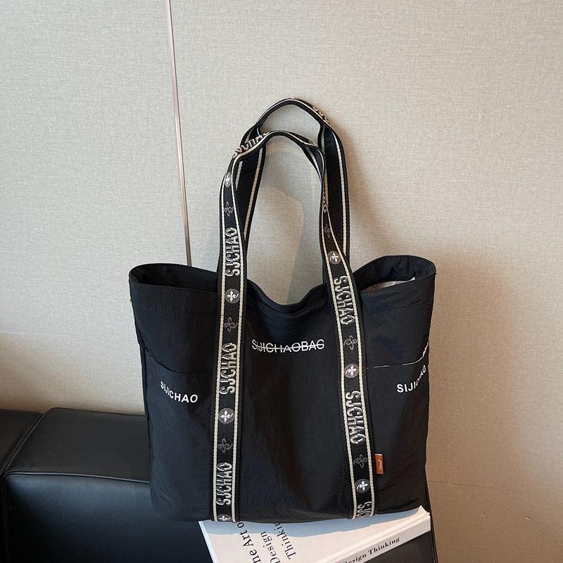 Casual Large-capacity Canvas Bag Women's Fashion Shoulder Commuter Tote Bag Versatile Class Tote Bag