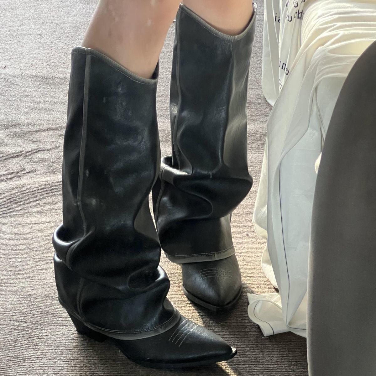 

Женские ботфорты на толстом каблуке, но ботфорты до колена Осень 2025 Новые женские ботинки Остроносые рыцарские ботинки Модные ботинки Ботфорты с широким голенищем 42