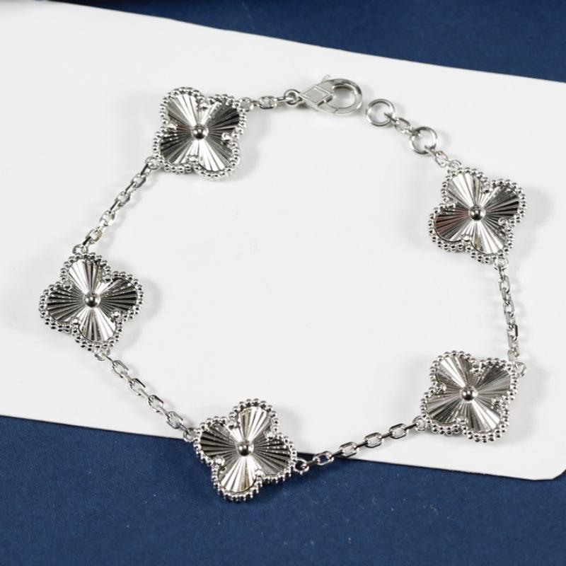 18K Rose Gold Double-Sided Four-Leaf Clover Carnelian Bracelet for Women