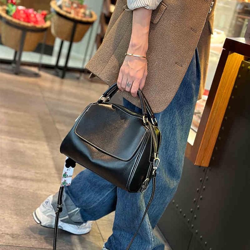 Women s Genuine Leather Retro Shoulder Bag - Spring/Summer 2026 Casual, Versatile, Large Capacity, High-End Messenger Pillow Bag. чёрный