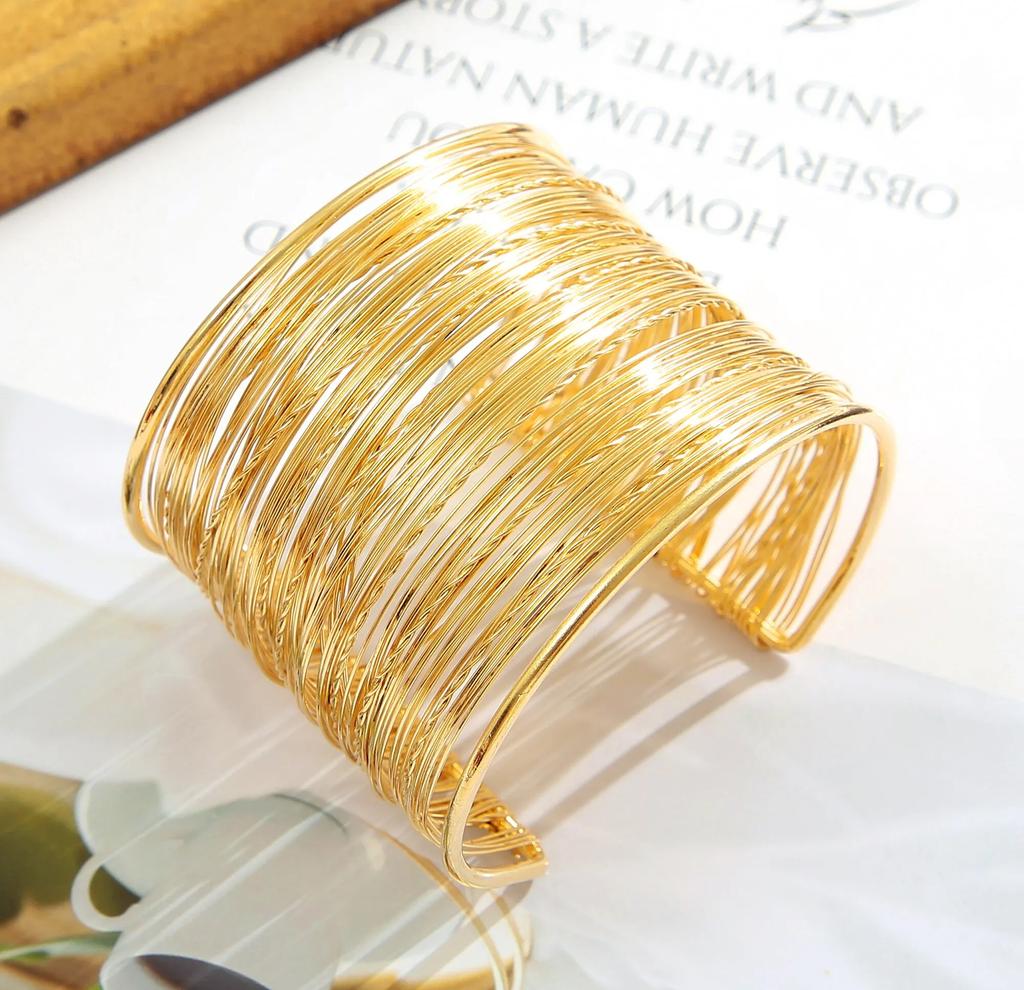 Modisches Goldfarbenes Mehrschichtiges Metallarmband Europäischer Und Amerikanischer Übertriebener Armreif für Damen Vintage Handschmuck Geschenk 2025