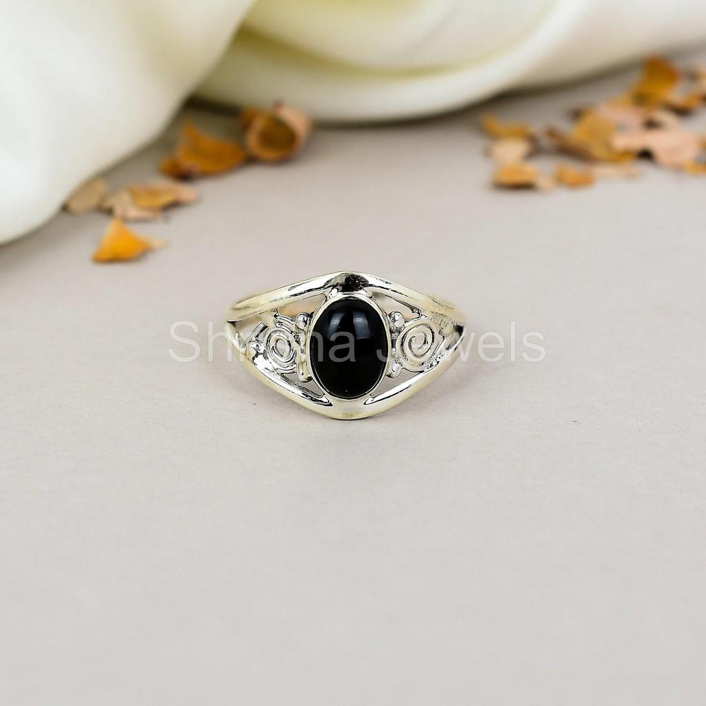925 Sterling Silver Black Onyx Gemstone Oval Shape Ring For Women