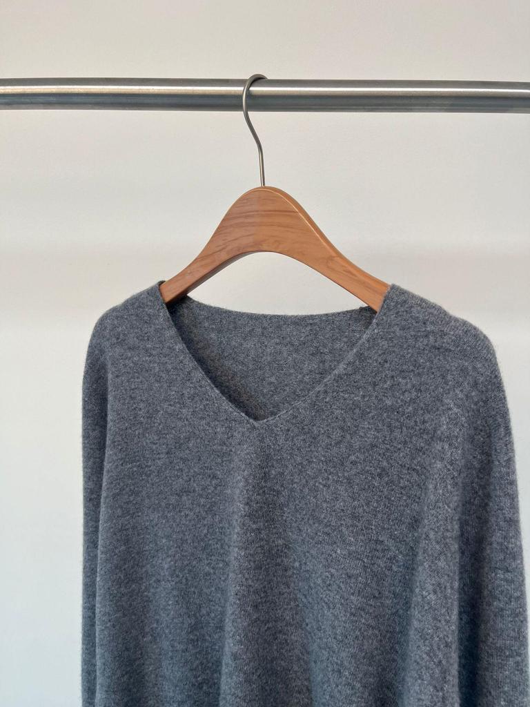 Seamless V-neck Wool Knit Pullover: Women's Autumn/Winter Solid Color Base Layer Top
