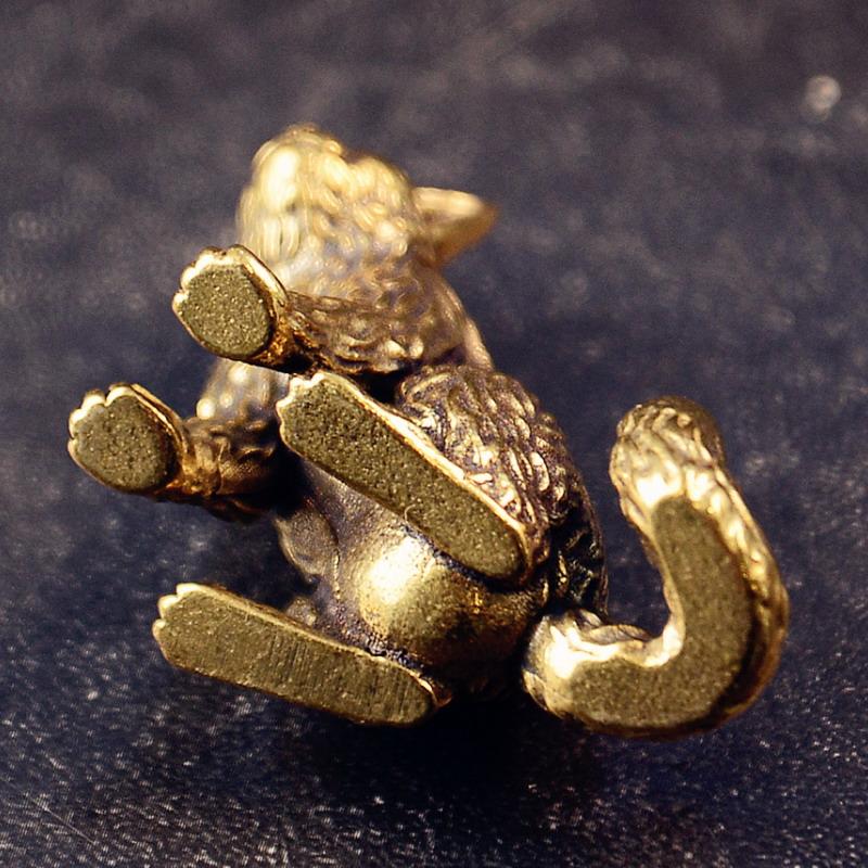 Mini Retro Brass Cat Figurine Antique Style Animal Statue Delicate Desktop Ornament for Study Room Desk Home Decor Souvenir Gift