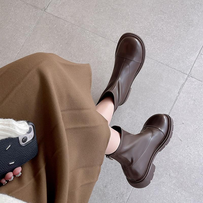 

Кожаные ботинки Мартин женские осенний ветер 2025 новые ретро мягкая кожа платформа молния сзади челси ботильоны 40