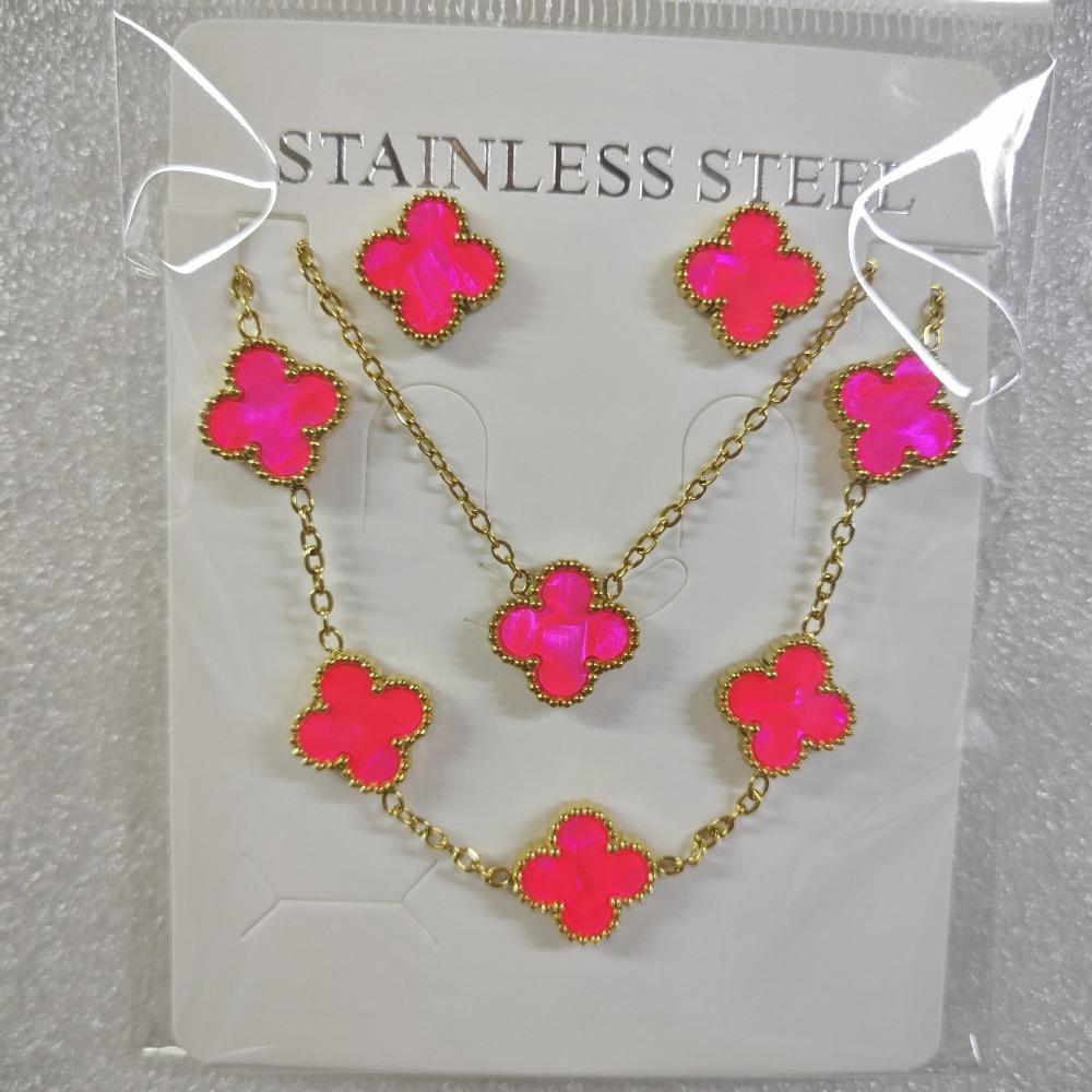 Set Nou de Bijuterii din Oțel Titanic – Colier, Cercei Trifoi cu Patru Frunze și Brățară cu Cinci Flori – Un Set de Bijuterii de Nișă High-end