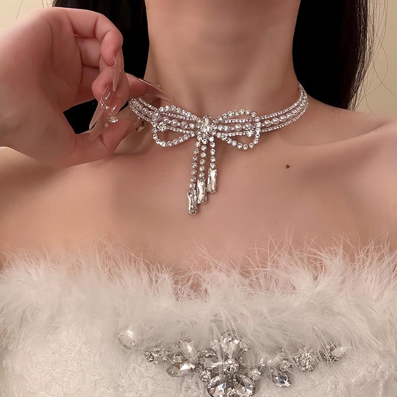 Exquisite Rhinestone Bow & Pearl Clavicle Necklace for Women