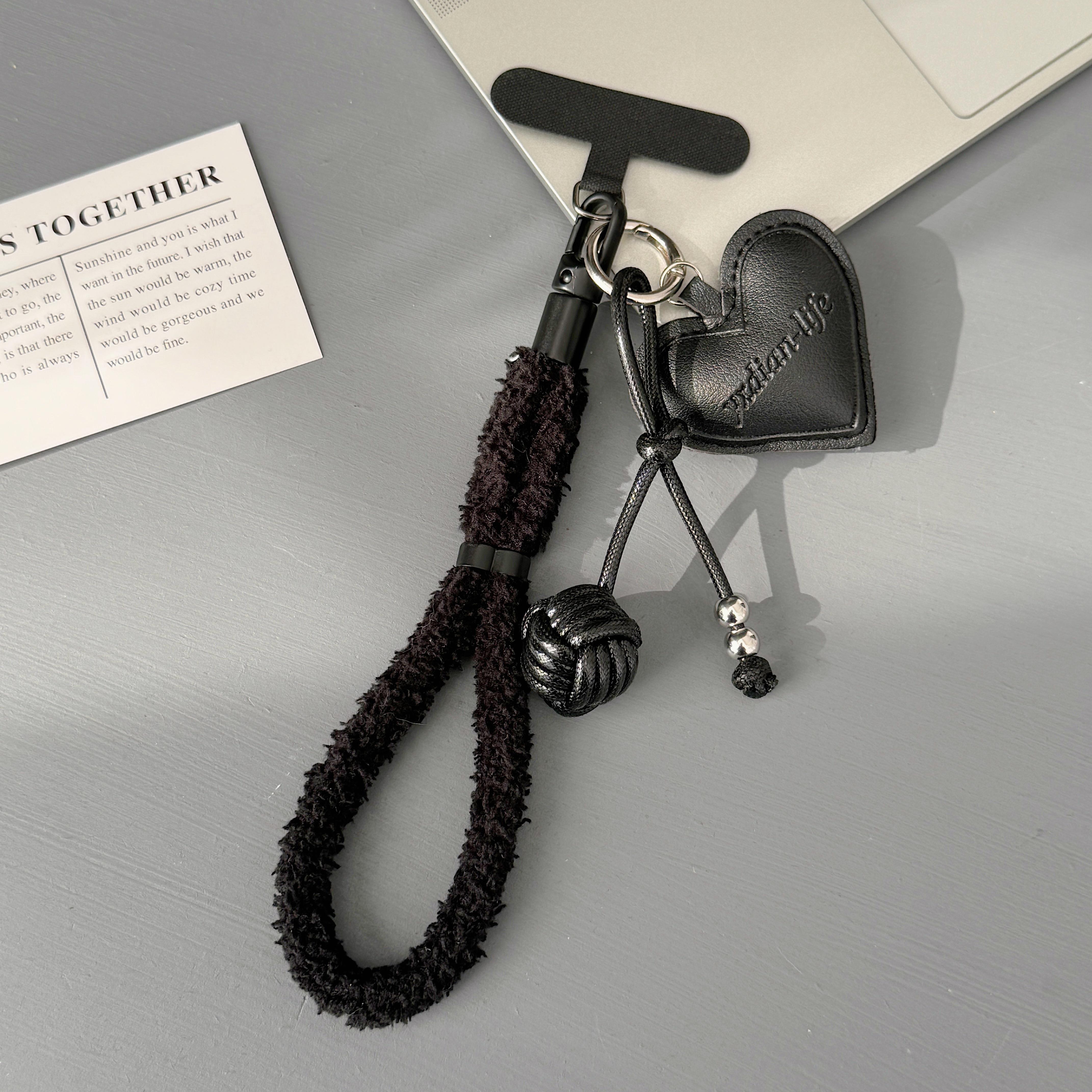 

Autumn And Winter 360° Rotating Mobile Phone Lanyard, Short Wrist Rope, Heart-Shaped Decorative Pendant, Universal Accessory Polyester / Nylon