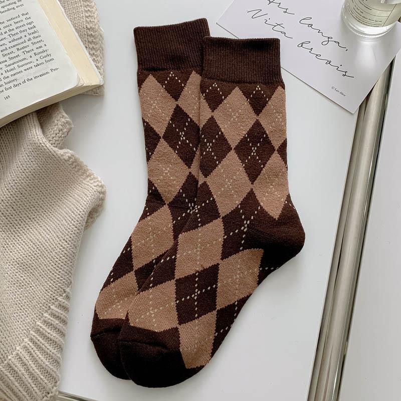 

Теплые женские носки до середины икры с ромбовидным узором для осени и зимы, модные носки в клетку в стиле колледжа, повседневные и универсальные 1 pair темный кофе