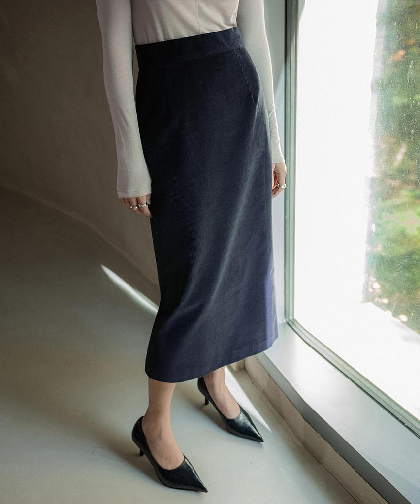 Memua Verite Corduroy Midi Skirt (Navy)