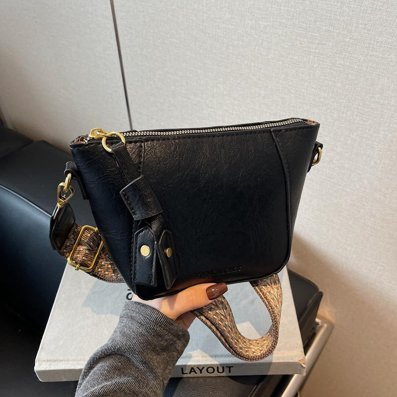 Premium Retro Niche Design Shell Bag Women's Bag New Simple Fashion Casual Wide Shoulder Strap Single Shoulder Messenger Bag