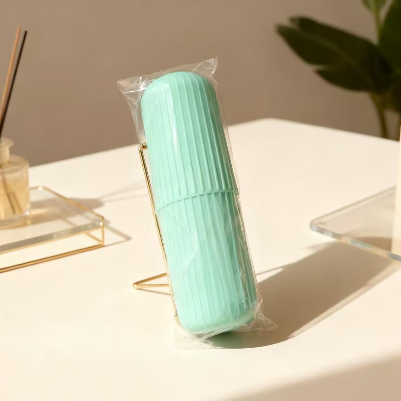 

Portable Toothbrush and Mouthwash Cup Holder for Travel зелёный