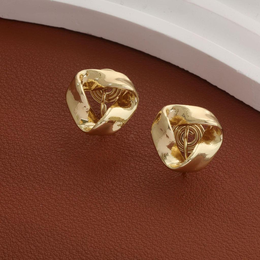 Pearl Mosquito Coil Disc Ear Clips: No-Pierce, Elegant French-Style Earrings for Women