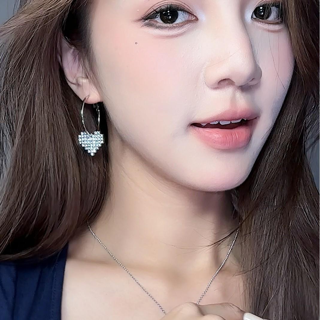 

Korean S925 Sterling Silver Asymmetrical Pearl Stud Tassel Earrings