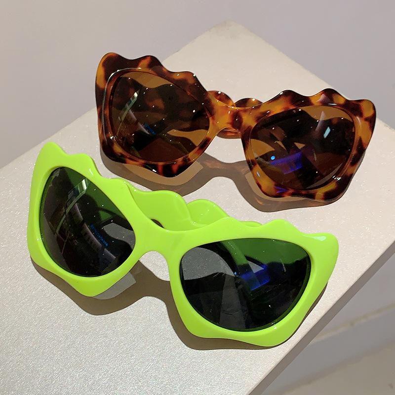 Vintage  Luxury Brand Designer Oversized Wave Sunglasses Women For Men  Sun Glasses Trend Punk Popular Big Frame Shades