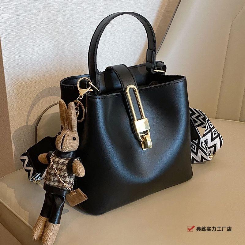 Premium Textured Small Bag Women's Summer New French Fashion Shoulder Bag Versatile Portable Messenger Bucket Bag