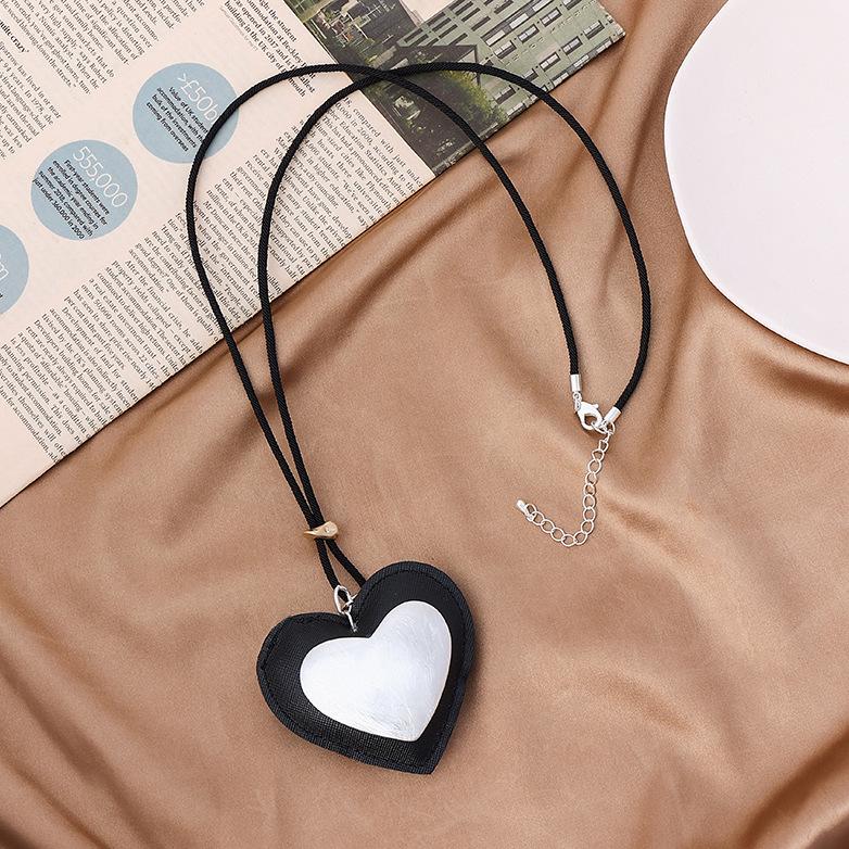 Necklace Vintage Big Peach Heart Premium Sweater Chain Ladies Long Necklace