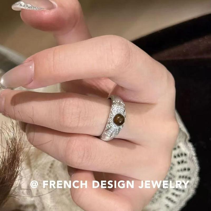 Brushed Antique Exaggerated Fashion Maillard Color Ring with Versatile Temperament, Personalized and Versatile Trendy Ring