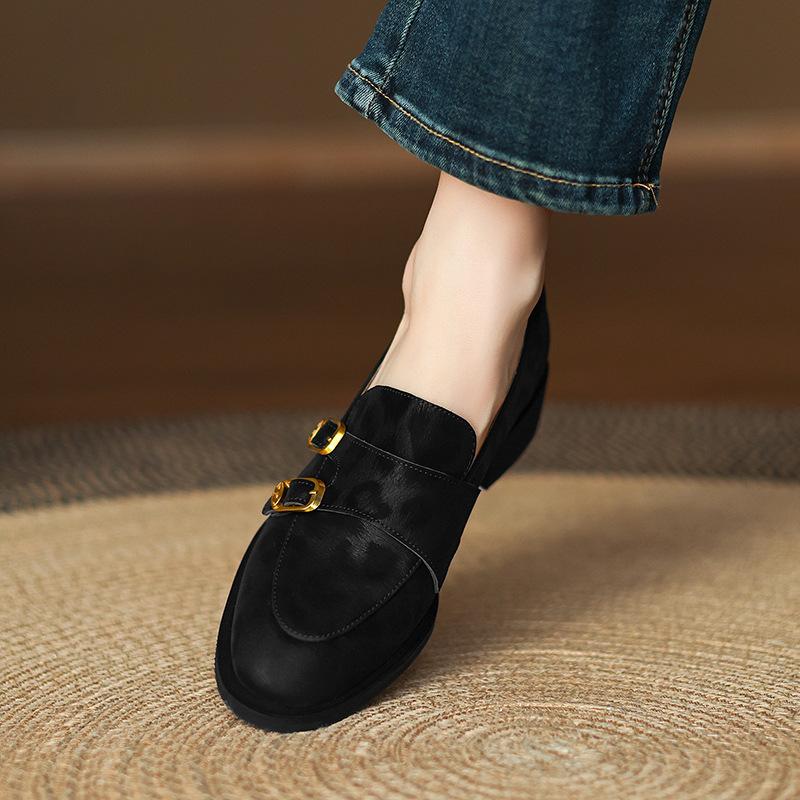 

Ретро лоферы на одной педали с глубоким вырезом на низком каблуке, одинарная обувь, весенние новые модели 2025 года, с юбками и маленькими кожаными туфлями 35 чёрный