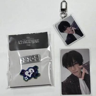 TXT TXT Badge Badge Set + Beomgyu Weverse Special Gift Photocard