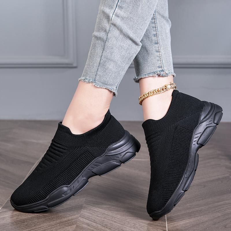 Women's Solid Color Breathable Sports Shoes Soft Soled Lightweight Sliding in Walking Shoes Low Cut Knitted Casual Shoes  Model
