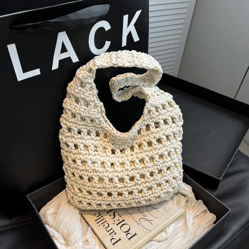 

Large capacity shoulder straw bag women s new trendy hollow hand-woven bag seaside vacation beach bag белый