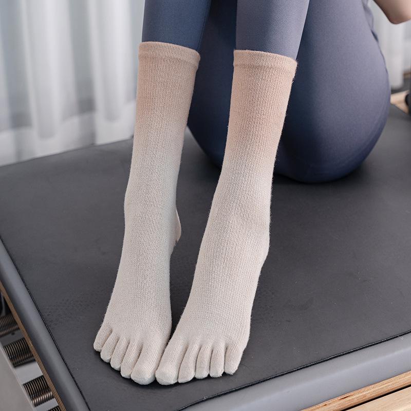 Verlaufende Rutschfeste Wadenlange Zehenspreizer Yoga Socken - Herbst/Winter Schweißabsorbierend Sportlicher Stil.