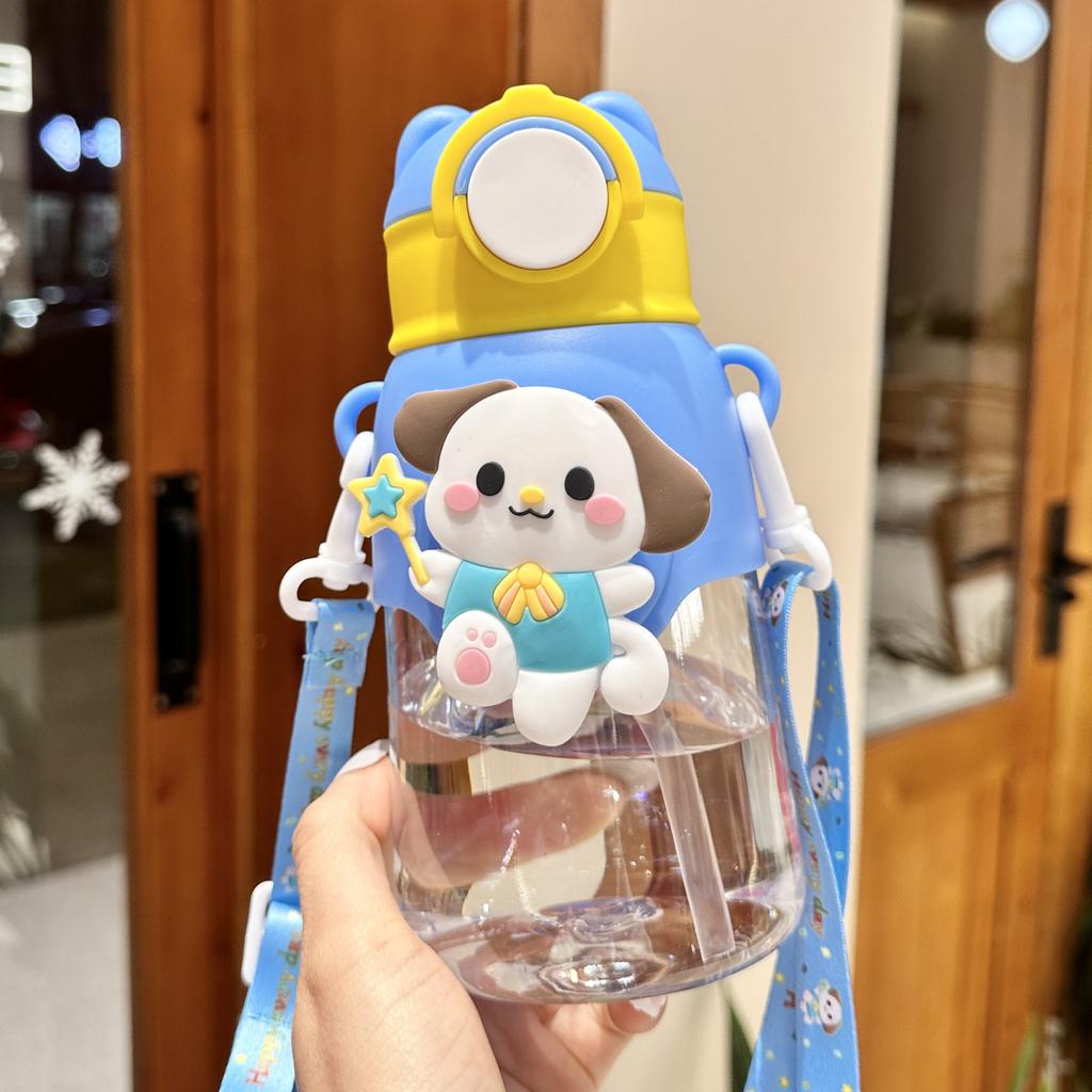 600 ml Kawaii Sommer Kinder Wasserbecher Cartoon Fallsicherer Strohbecher Jungen und Kreise Gehen zur Schule Baby Wasserkocher Schülerflasche