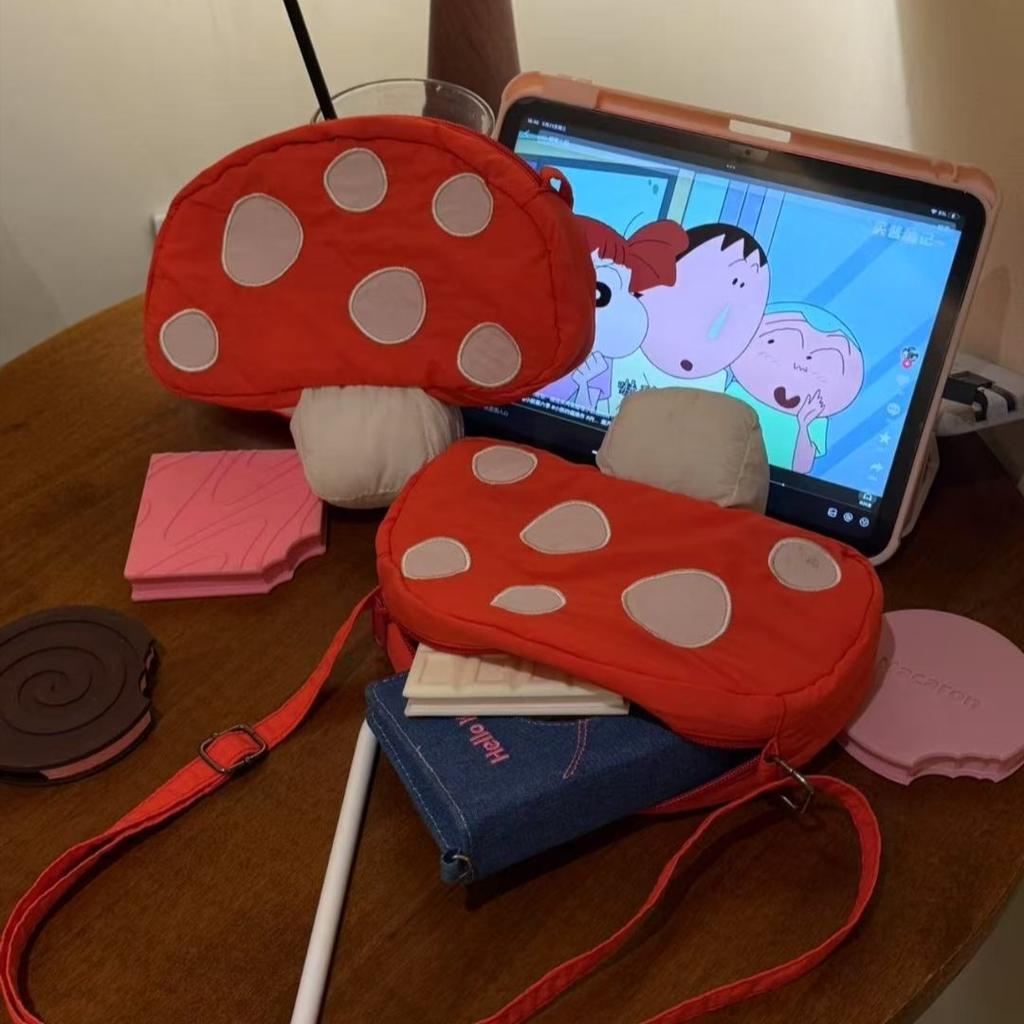Sweet Lovely Soft Mushroom Shape Crossbody Bag Women Cartoon Small Capacity Mini Purse Ladies Casual Unique Lipstick Coin Wallet